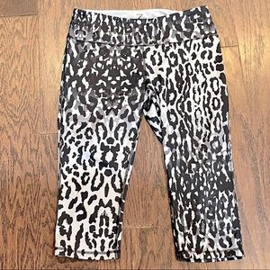 Z by Zella leopard print capri leggings